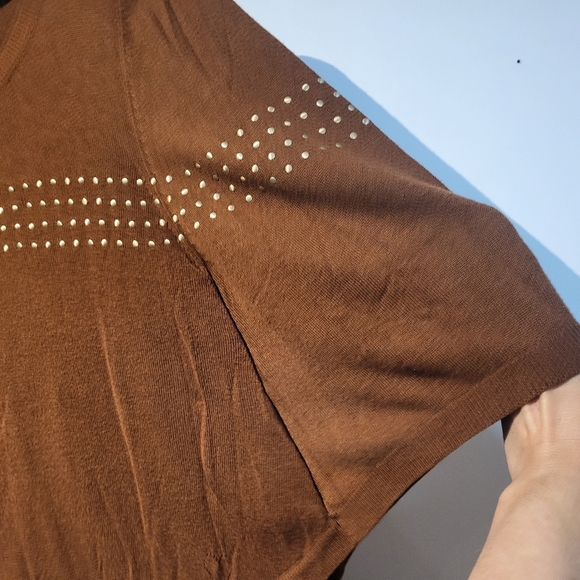 D.E.P.T Caramel Knit Top with White Accents & Attach Sleeve - Picture 2 of 4
